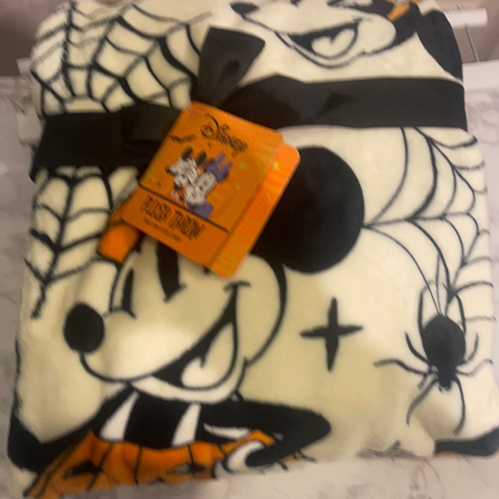 New Disney Plush Throw Halloween Minnie and Mickey
